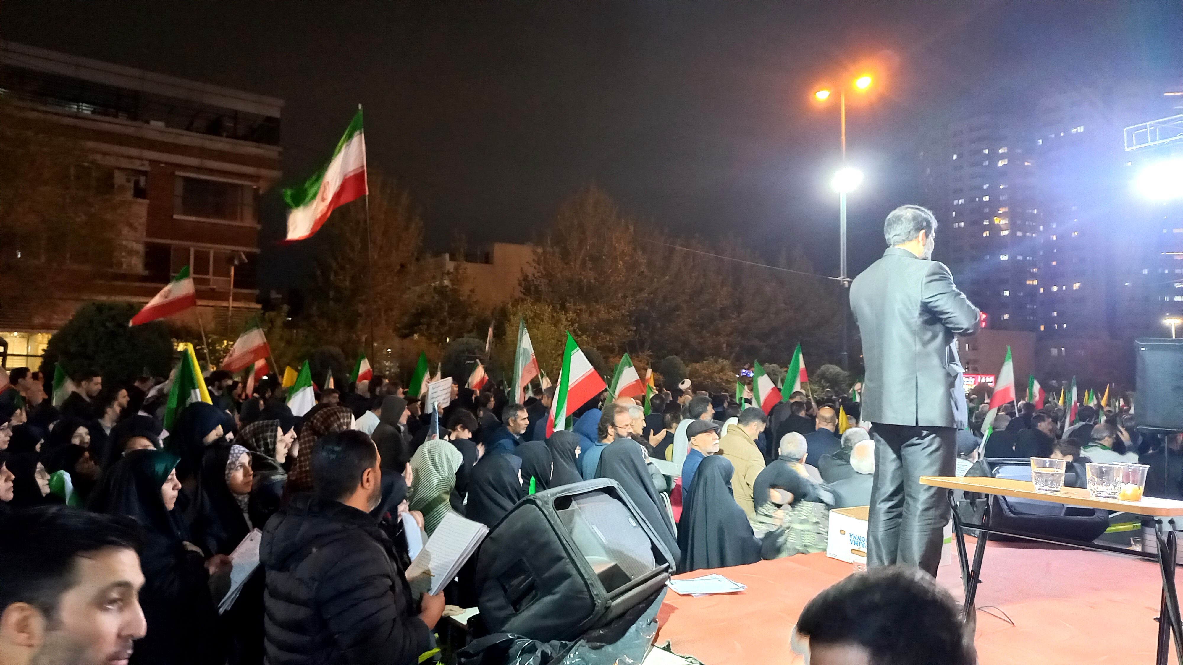 تجمعات شبانه همراه با موکب سازمان دانش آموزی در میدان المپیک 