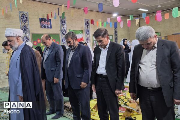 نخستین نماز جماعت سال تحصیلی در ناحیه یک شیراز