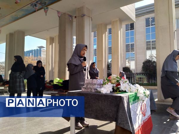 جشن دهه  فجر در دبستان مصلی نژاد حضرت زینب(س)