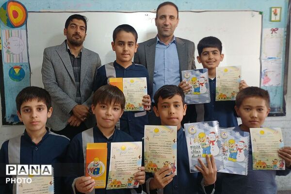 تقدیر از دانش‌آموزان ممتاز دبستان پسرانه شیخ صدوق صباشهر
