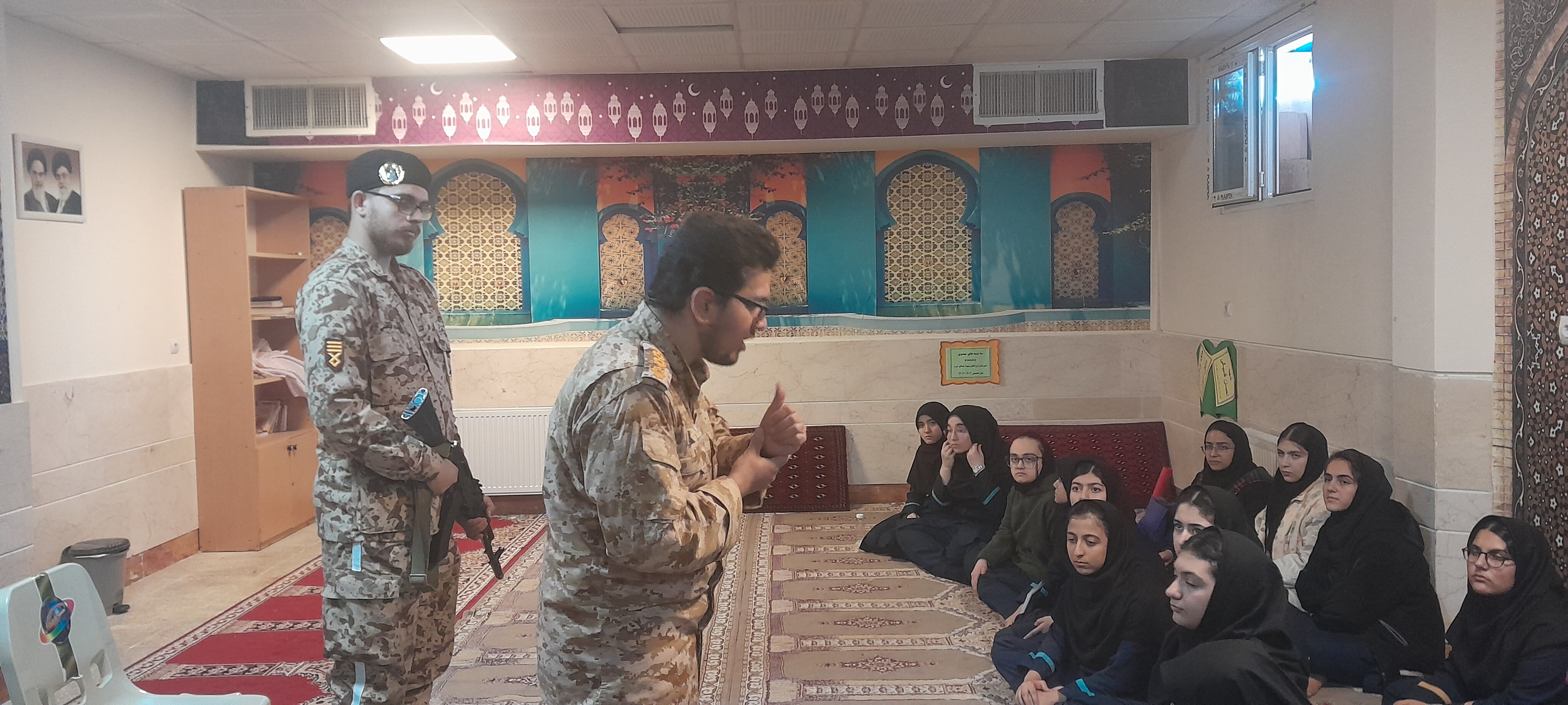 آموزش عملی آمادگی دفاعی در دبیرستان فرزانگان استعداد درخشان ملارد