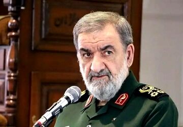 حضور مردم در خیابان‌ها قوت قلب نیروهای مسلح است