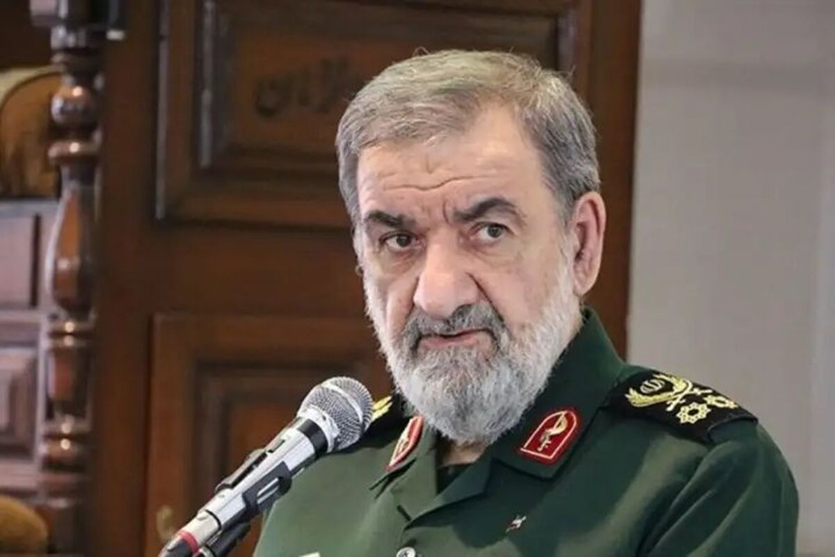 حضور مردم در خیابان‌ها قوت قلب نیروهای مسلح است