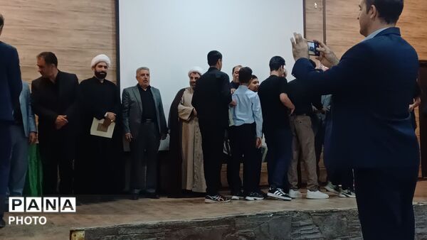 تجلیل از فرهنگیان و دانش‌ آموزان فعال قرآن، عترت و نماز