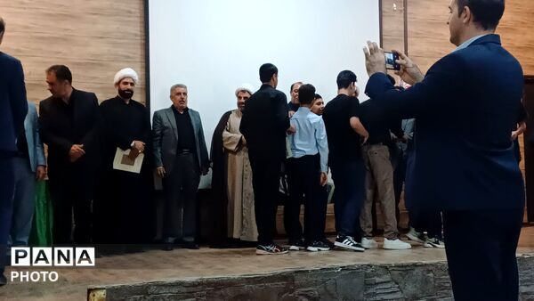تجلیل از فرهنگیان و دانش‌ آموزان فعال قرآن، عترت و نماز