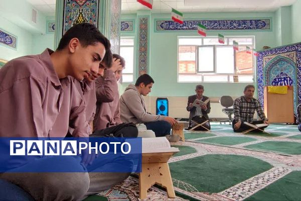 محفل انس با قرآن در مدارس رودهن به یاد سیدحسن نصرالله 