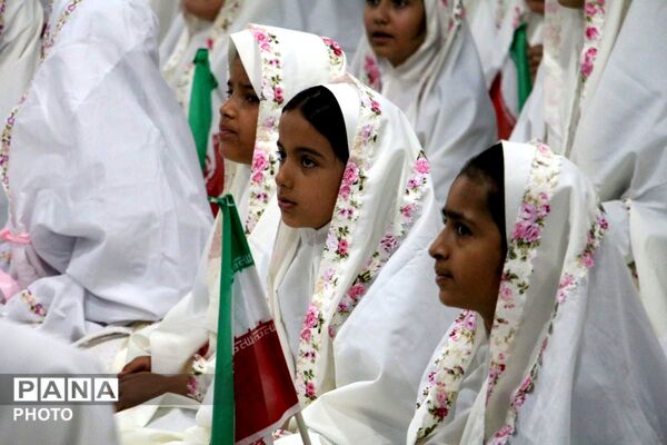 طنین بندگی در جشن تکلیف دانش‌آموزان دختر شهرستان قرچک