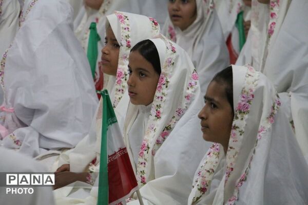 طنین بندگی در جشن تکلیف دانش‌آموزان دختر شهرستان قرچک