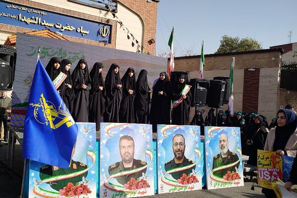 اجتماع عظیم دانش آموزان ناحیه دو شهرری به مناسبت یوم الله ۱۳ آبان در میدان نماز