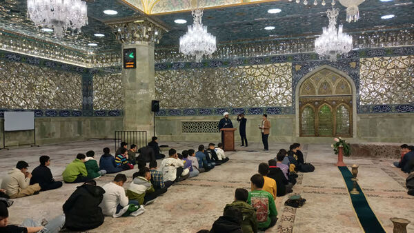 آیین جشن تکلیف دانش‌آموزان دبیرستان شهید غفاری قم