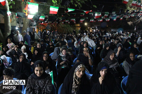جشن روز دختر در ورودی باغ دولت آباد یزد