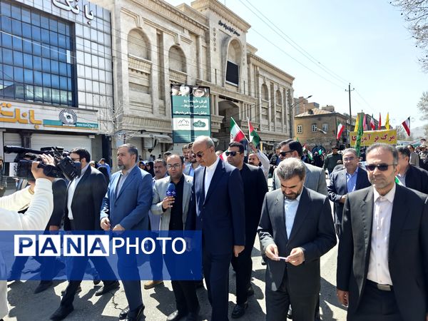 حضور پرشور فرهنگیان و دانش‌آموزان کرمانشاهی در راهپیمایی روز قدس