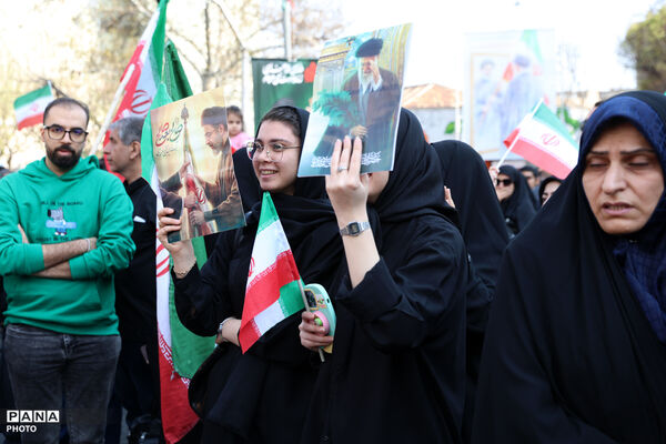 تشییع پیکر شهیدان لاریجانی، سلیمانی و شهدای ناوشکن دنا - 3