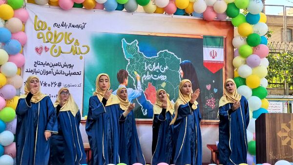 آیین متمرکز استانی جشن عاطفه‌ها‌ در دبیرستان فرزانگان یک ناحیه یک کرج 