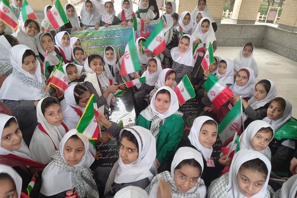 راهپیمایی ۱۳ آبان در شهر قیامدشت ری یک