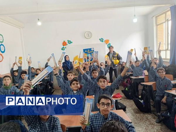 آموزش مصرف درست گاز همزمان با سرد شدن هوا در دبستان ملاصدرا در شهرستان قدس