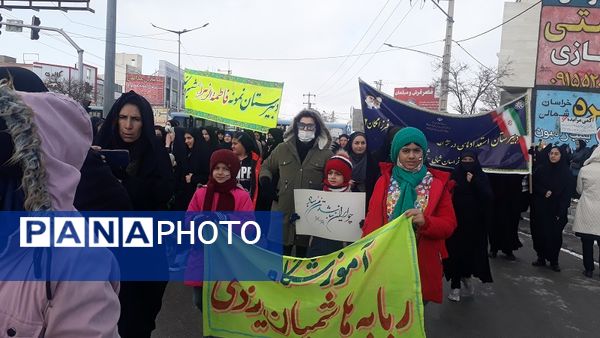 جلوه‌هایی از حماسه آفرینی مردم شیروان در راهپیمایی ۲۲ بهمن 