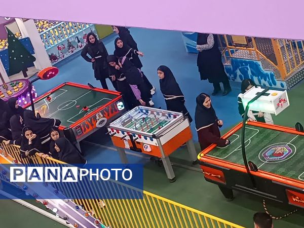 اردوی تفریحی دانش‌آموزان دبیرستان شاهد افشار در شهربازی خلیج فارس