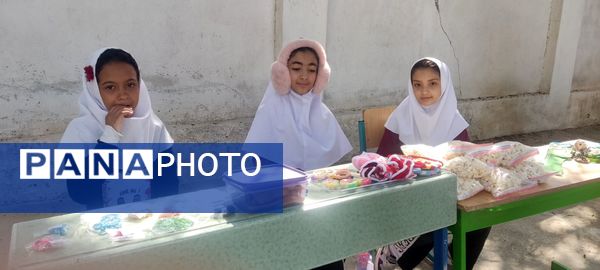 صبحانه نمادین دانش‌آموزان دبستان مولوی فین