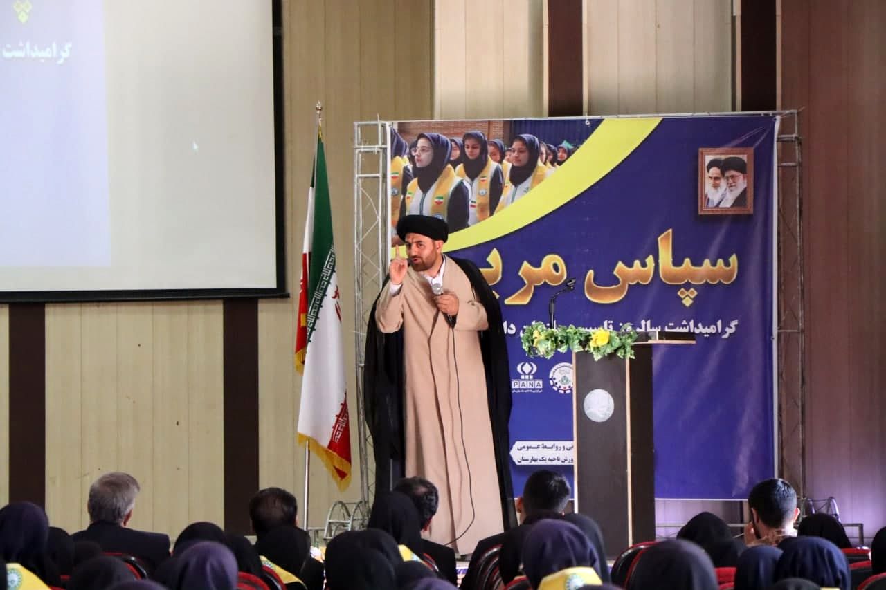 رستگاری انسان در عمل به امر و نهی خداوند است