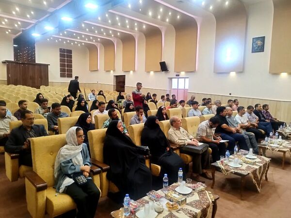 تجلیل از اصحاب رسانه توسط فرماندار و شهرداری‌های برخوار در سالن فرمانداری برخوار 