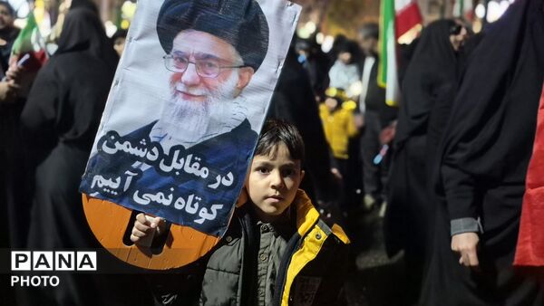 حماسه پرشور مردم فردیس، از ادای احترام به مقام شامخ شهیدان تا محکومیت جنایات استکبار جهانی