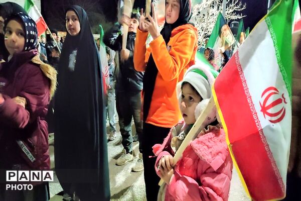 در کنار هم ایستاده ایم-۲