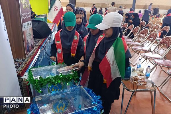 تقسیم مهربانی با شور عاطفه‌ها در مدارس خراسان شمالی