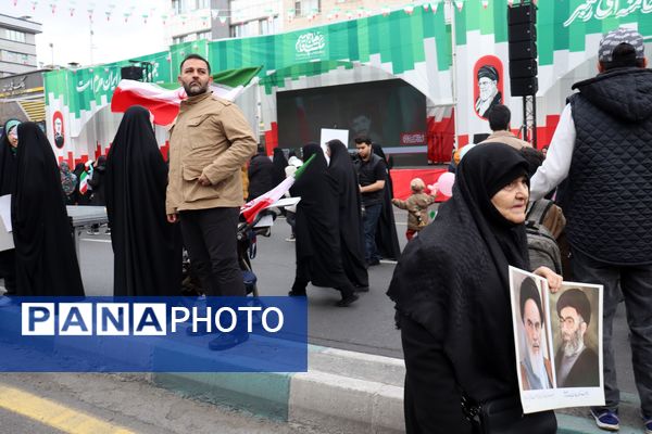 ٢٢ بهمن؛ روزى که دلها با قدم‌‌ها یکى میشود