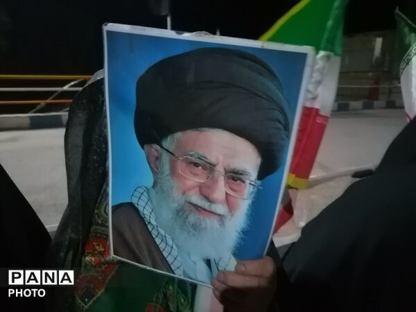 اجتماع مردم در سوگ رهبر شهید دربلوار شهدای شهر بار