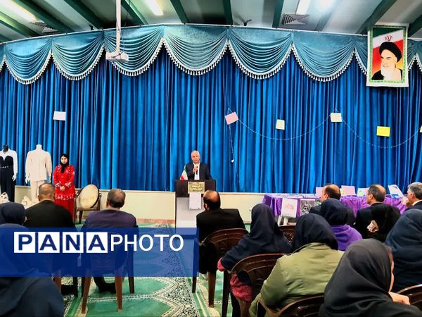 نمایشگاه هنر در دبیرستان دخترانه نور دانش