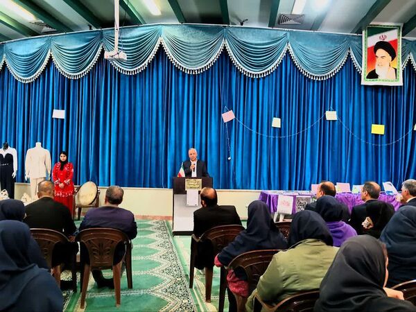 نمایشگاه هنر در دبیرستان دخترانه نور دانش