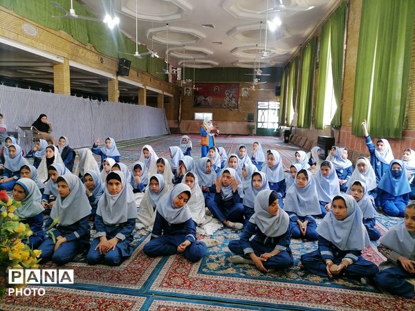 محفل انس با قرآن و اقامه نماز جماعت در سومین روز ماه مبارک رمضان 