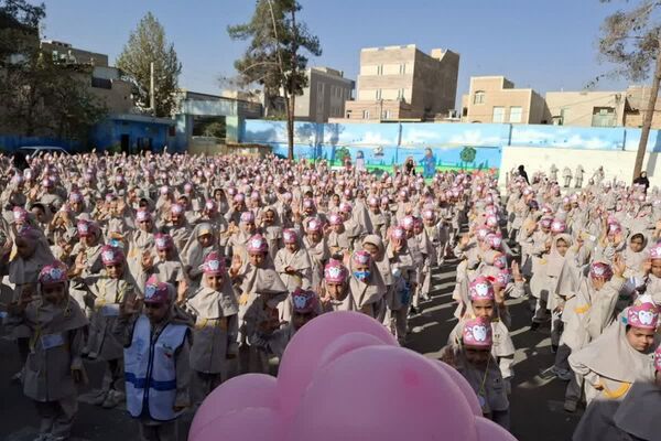 برگزاری طرح وارنیش فلوراید در مدرسه سمیه قرچک