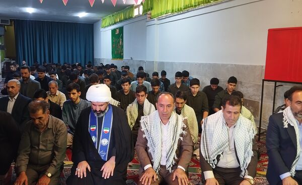 زنگ نماز متمرکز استانی در دبیرستان شهید پناهی ناحیه 3 کرج  نواخته شد