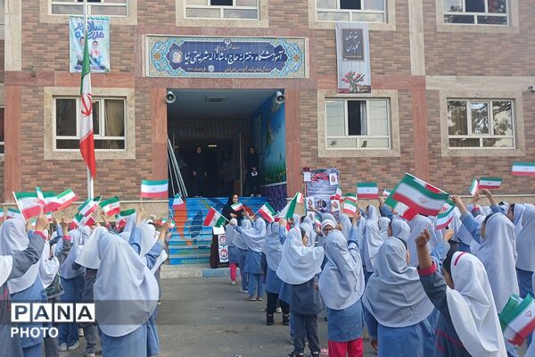 پاسداشت هفته پدافند غیرعامل در آموزشگاه شریعتی نیا چهاردانگه