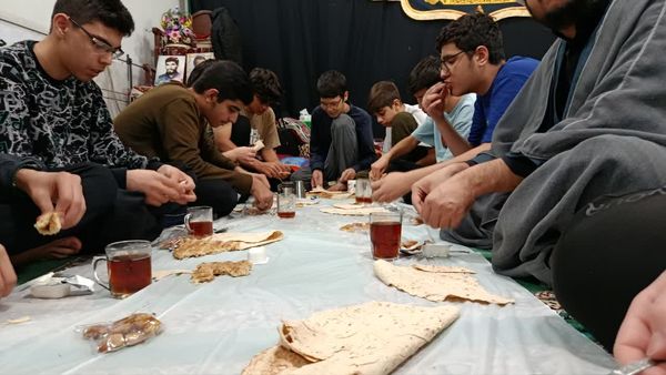 حلقه‌های معرفتی دانش‌آموزان معتکف دبیرستان ماندگار امام صادق(ع) قم