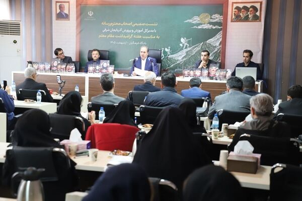 نشست خبری مدیرکل آموزش و پرورش آذربایجان شرقی با اصحاب رسانه به‌مناسبت هفته گرامیداشت مقام معلم