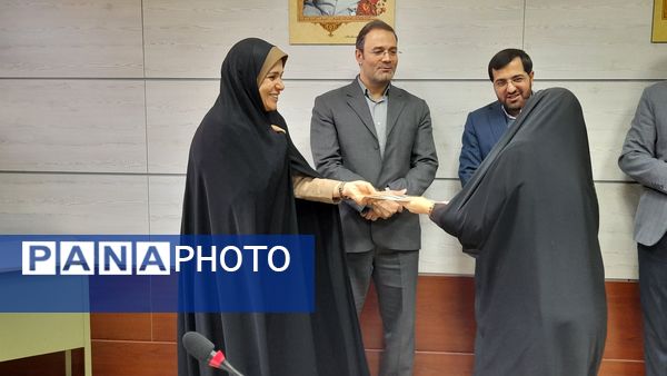 مراسم تجلیل از زحمات بانوان اداره آموزش و پرورش ملارد به مناسبت روز مادر 