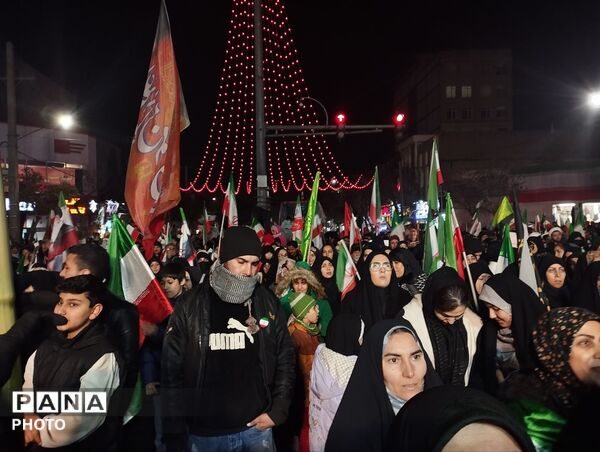 حضور مردمان محله های مختلف در چهارراه برق مشهد