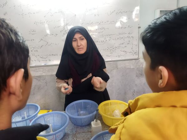 بازدید دانش‌آموزان دبیرستان نمونه دانش از پژوهشسرای رازی