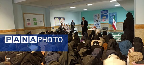 دیدار مدیریت آموزش و پرورش شهریار با دانش‌آموزان مدرسه توحید به مناسبت هفته پژوهش