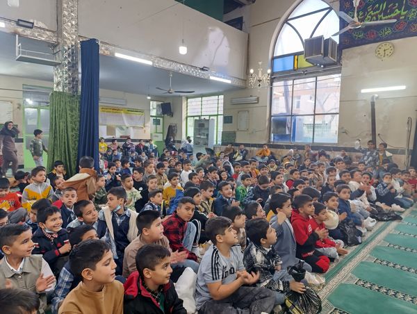 مسجد حسین‌بن‌علی (ع) میزبان لبخند دانش‌آموزان در جشن میلاد دو امام