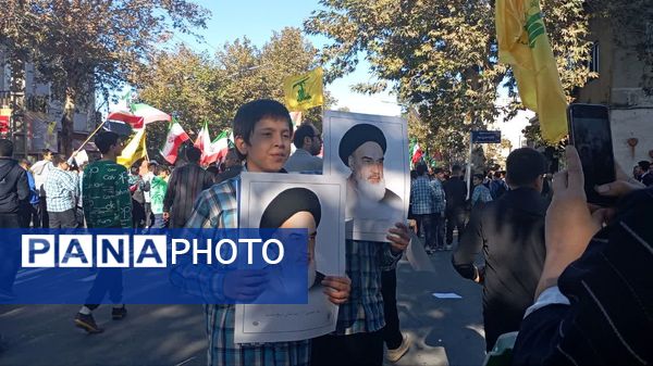 حضور پرشور نسل دهه‌هشتادی و نودی در راهپیمایی ۱۳ آبان