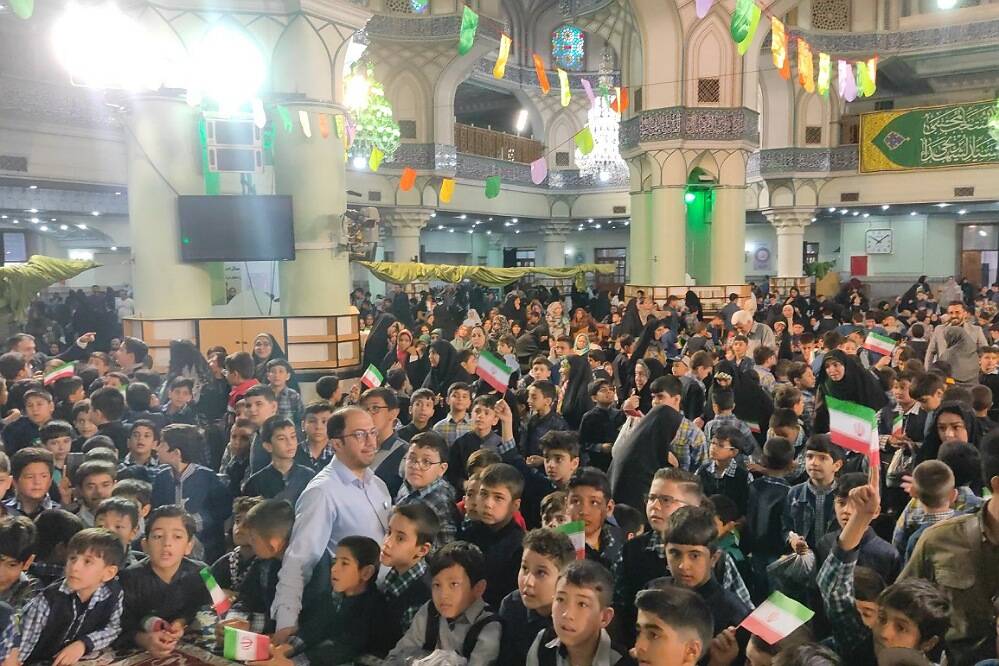 اجتماع عظیم دانش‌آموزان شهرری در حرم حضرت عبدالعظیم حسنی(ع) به‌مناسبت هفته فرهنگی ری 