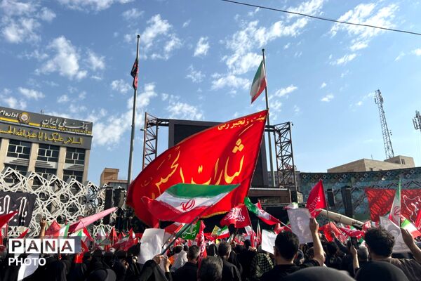 حماسه حضور مردم ایران در مراسم تشییع رهبر شهید