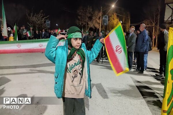 حضور گرم  دهه نودی ها در قلب اجتماعات شهر بار نیشابور