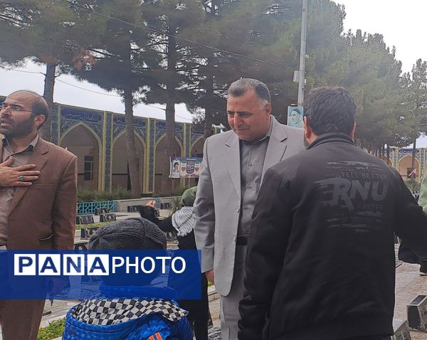  غبارروبی مزار شهدا در نیشابور 