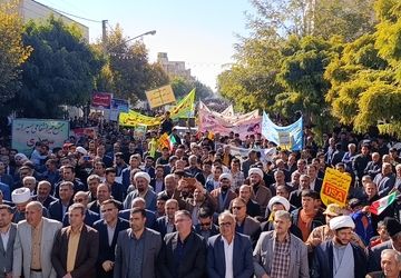 طنین فریاد استکبارستیزی دانش‌آموزان در خیابان‌های ملکان