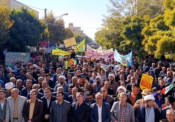 طنین فریاد استکبارستیزی دانش‌آموزان در خیابان‌های ملکان
